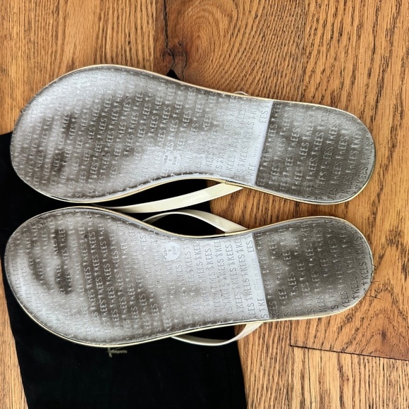 TKEES Lily Glosses Flip Flop Sandals in Size 6 - Picture 4 of 6